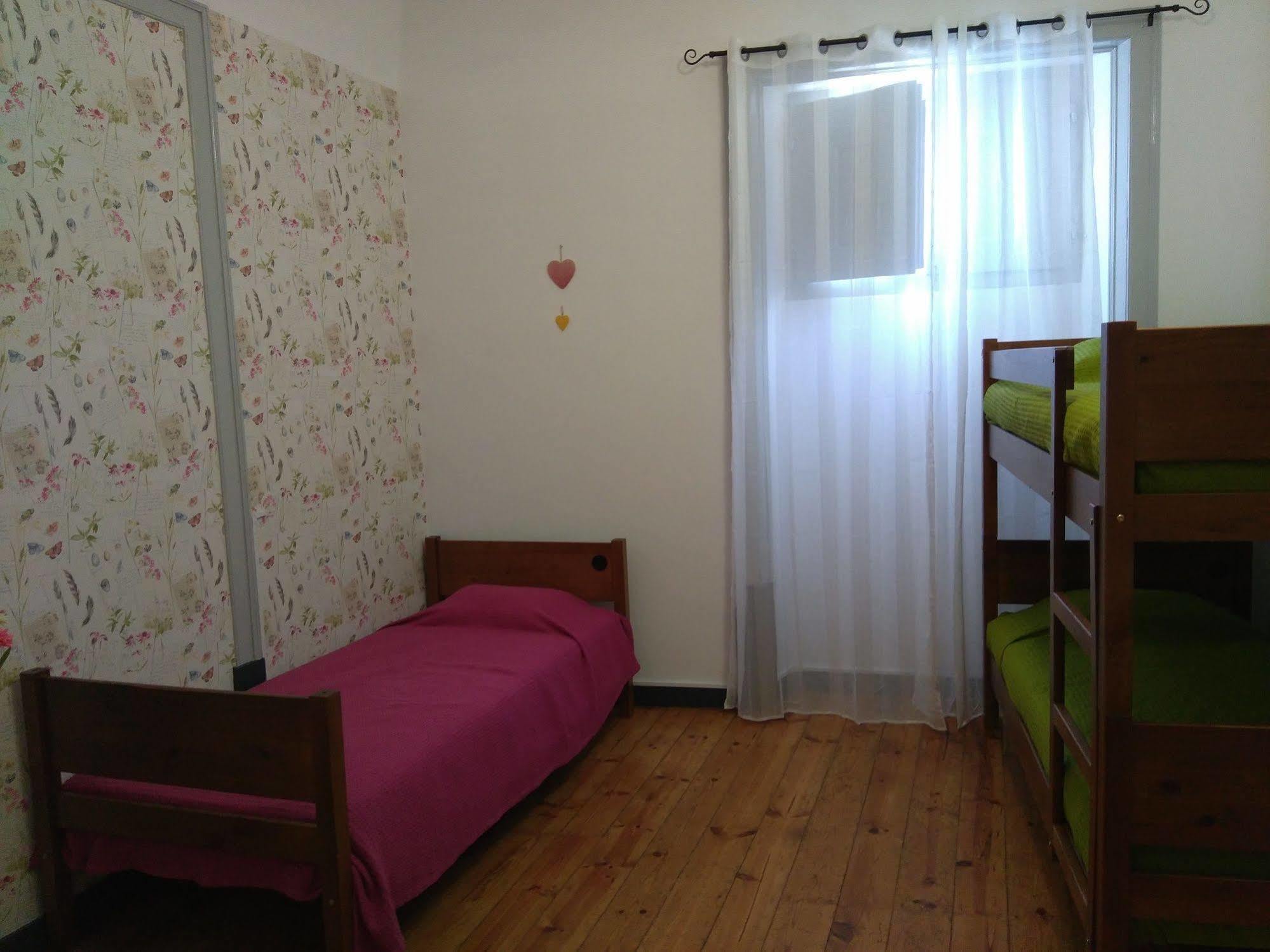 אבורה Hostel Raymundo מראה חיצוני תמונה